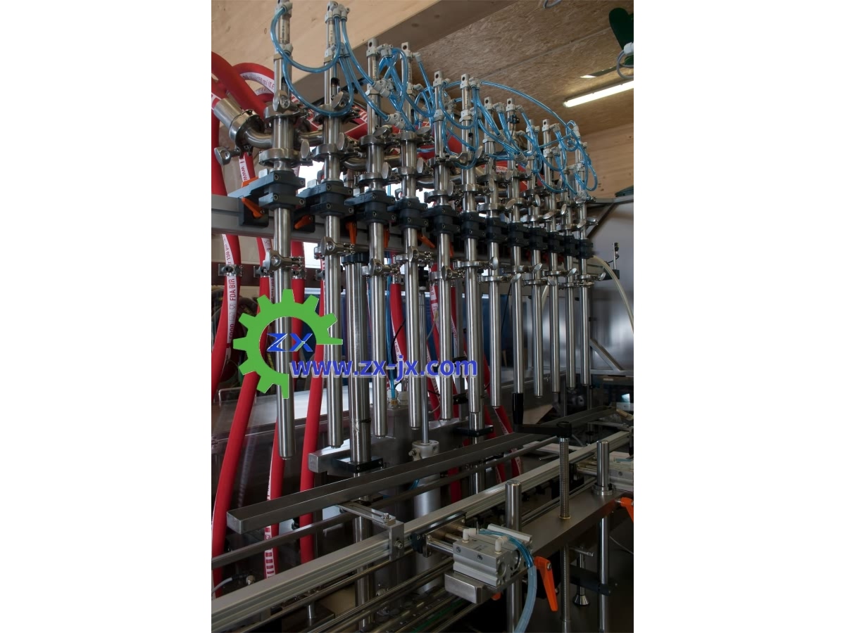12頭直線式液體灌裝機配料斗